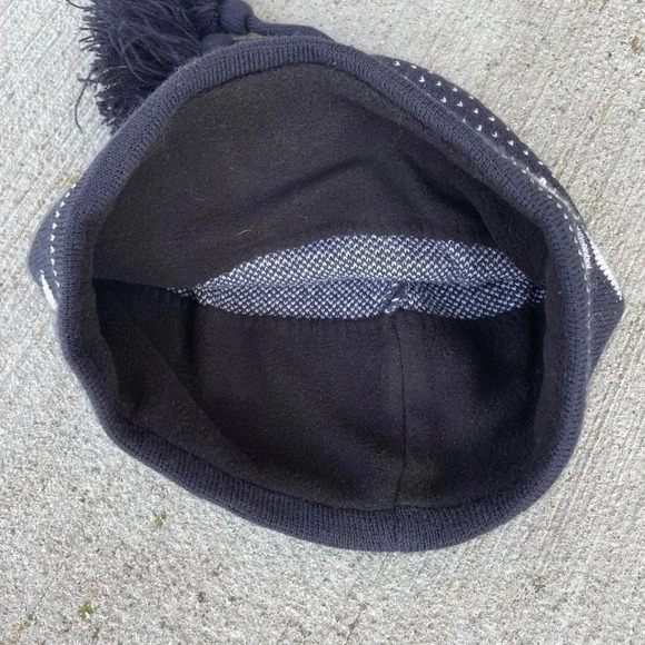 Chicago Bears Blue Knit Hat Beanie Winter Skull Cap Tassel - Excellent Condition - Picture 2 of 3